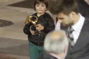 Shakira y Piqué con Sasha y Milan
