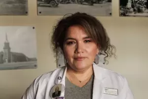 Jessica Cantú, a nurse practitioner, lost her father to Alzheimer’s disease in 2021.