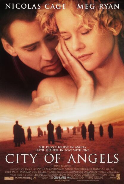 Uno de los ángeles que guarda la ciudad de Los Ángeles y sus alrededores es Seth (Nicolas Cage), quien se enamora de una enfermera, Maggie Rice (Meg Ryan). Esta tiene una dura vida profesional, en la que trata con personas con problemas graves, lo que la convierte en una mujer especialmente sensible. Por eso, llama la atención de Seth. Este tiene que decidir entre la mortalidad o la inmortalidad.