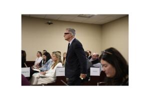 Alec Baldwin disparó el arma que le arrebató la vida a la directora de fotografía Halyna Hutchins durante el rodaje de la película 'Rust' en octubre de 2021.