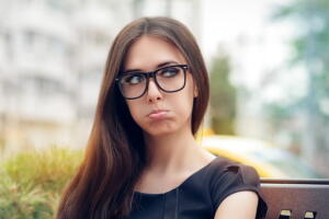 tristeza-jovem-oculos.jpg