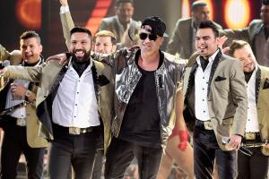 Artistas de POP junto a Regionall Mex