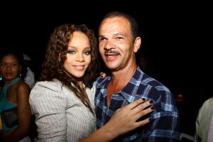 Muere el padre de Rihanna a pocas semanas de haber anunciado su tercer embarazo
