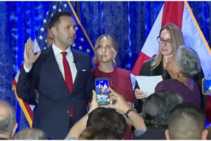  Bryan Calvo,  alcalde de Hialeah