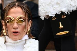 Sus gafas surrealistas y su bolso robaron la atención. 