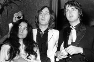 john-lennon-paul-maccartney-yoko-ono.jpg