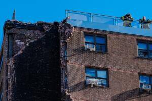 Vecinos de edificio parcialmente colapsado en El Bronx enfrentan el frío sin calefacción ni gas.