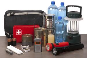 Lista de alimentos y suministros básicos en caso de tormenta o huracán
