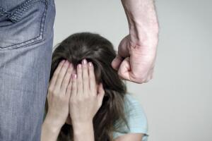 Câmara aprova cirurgia plástica para mulher vítima de violência doméstica