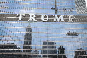 Large Trump Sign On Trump Building In Chicago Draws Ire Of Many In City