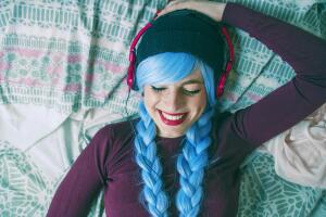 joven-con-cabello-azul.jpg