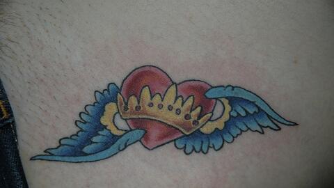 Tatuajes De Corazones Con Coronas Entretenimiento Cultura Pop Univision Tatuajes De Corazones Con Coronas Entretenimiento Cultura Pop Univision