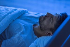 hombre-con-barba-durmiendo.jpg