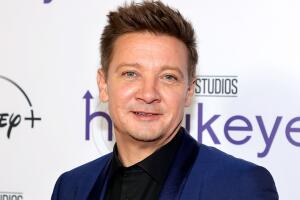 ¿Quién es Jeremy Renner, actor de ‘Avengers’ que está en estado crítico tras un accidente en la nieve?