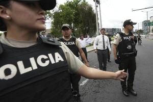 Policías en Ecuador. 