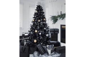 Un árbol de Navidad negro muy elegante