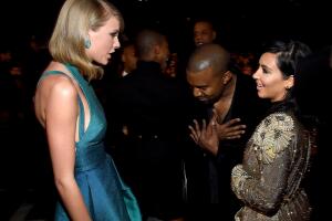 En fotos: las veces que Taylor Swift y Kanye West se dieron el beso de Judas