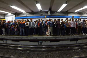 metro-queue.jpg