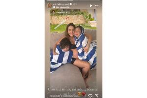 Michelle Renaud presume a su bebé Milo junto a sus hermanos, Marcelo y Axel
