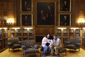 Una mujer se encuentra con el hombre que recibió el rostro de su marido muerto