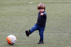 Shakira y Piqué jugando con Sasha