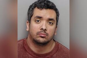 San Antonio West Side bolsa de basura con sangre hallazgo escalofriante hijo detenido cuerpo policía evidencia cadáver