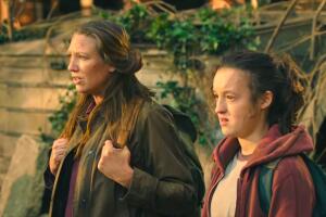 ‘The Last of Us’ Tess (Anna Torv)y Ellie (Bella Ramsey) serie de HBO.jpg