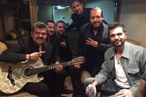 Juanes con Grupo Pesado