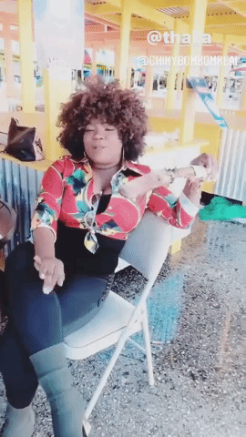 Thalía muestra sus costillas