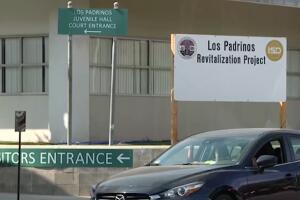 Acusan a 30 custodios de promover "peleas de gladiador" en centro de detención en California