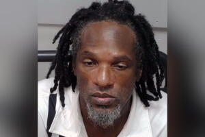 San Antonio Corey Leonard King amenaza cuchillo ex pareja hijos agresión
