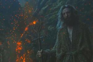 The Rings of Power El Extraño es un Istar Amazon Studios (1).jpg