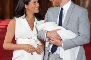 Meghan Markle primer look mamá