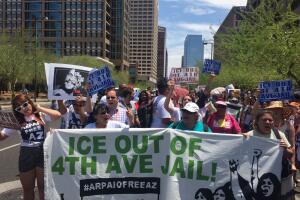 Masiva protesta contra Arpaio