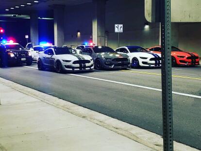 FOTOS: Carrera clandestina de autos deja a un herido en estado crítico