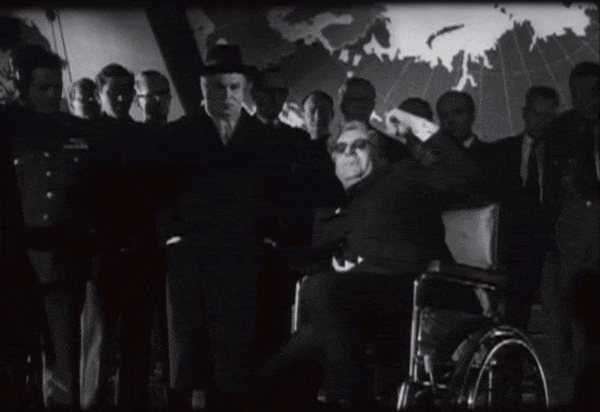 dr-strangelove-mano.gif