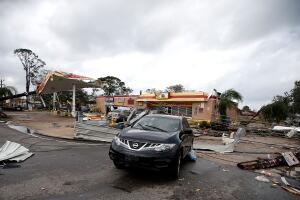 Cómo sobrevivir a un tornado en tu carro