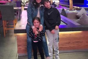 Luz Elena González e hijo