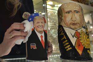 Muñecos, murales, carteles... Donald Trump y Vladimir Putin están 'juntos' por el mundo