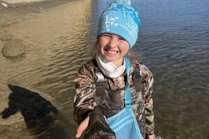 Molly Sampson encuentra diente de tiburón megalodón