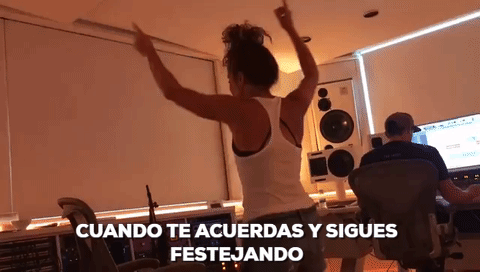 Shakira estudio