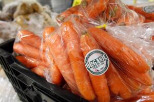 Investigan brote de E. coli relacionado con zanahorias en Los Ángeles