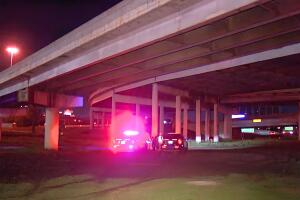 motociclista San Antonio accidente IH35 IH37 Broadway muerte tránsito investigación SAPD