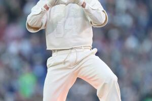 Bad Bunny presentó el show vestido de blanco