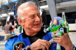 Astronauta Buzz Aldrin y Buzz Lightyear