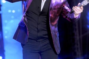 el buki la cantó a Marisela