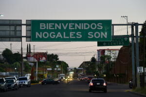Entrada a Nogales, Sonora desde Arizona