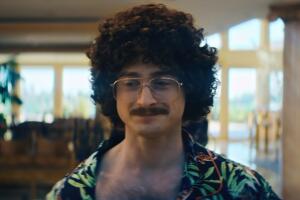 Daniel Radcliffe como Weird Al Yankovic en su biopic.jpg