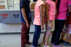 Aumentan las detenciones de ICE en niños de California.
