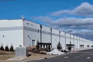 Fiscalía de Nueva Jersey investiga denuncias sobre detenciones de ICE en almacén de Roxbury.